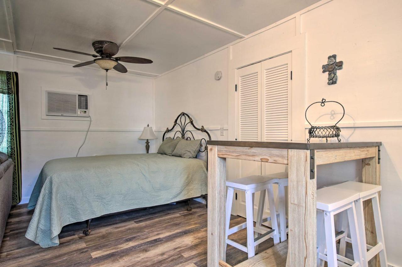 Pet-Friendly Canyon Lake Studio Fish, Boat, Relax Exterior photo