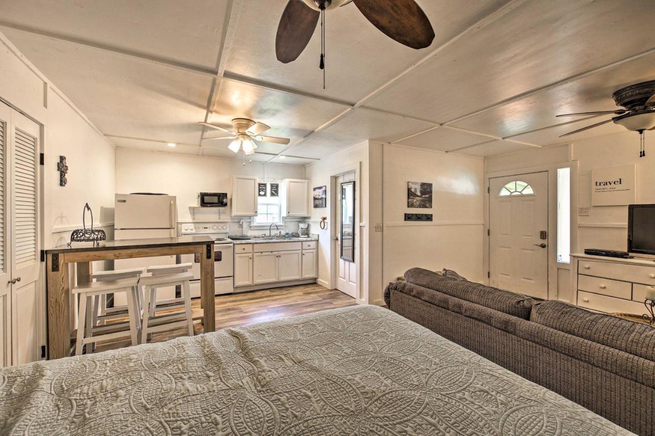 Pet-Friendly Canyon Lake Studio Fish, Boat, Relax Exterior photo