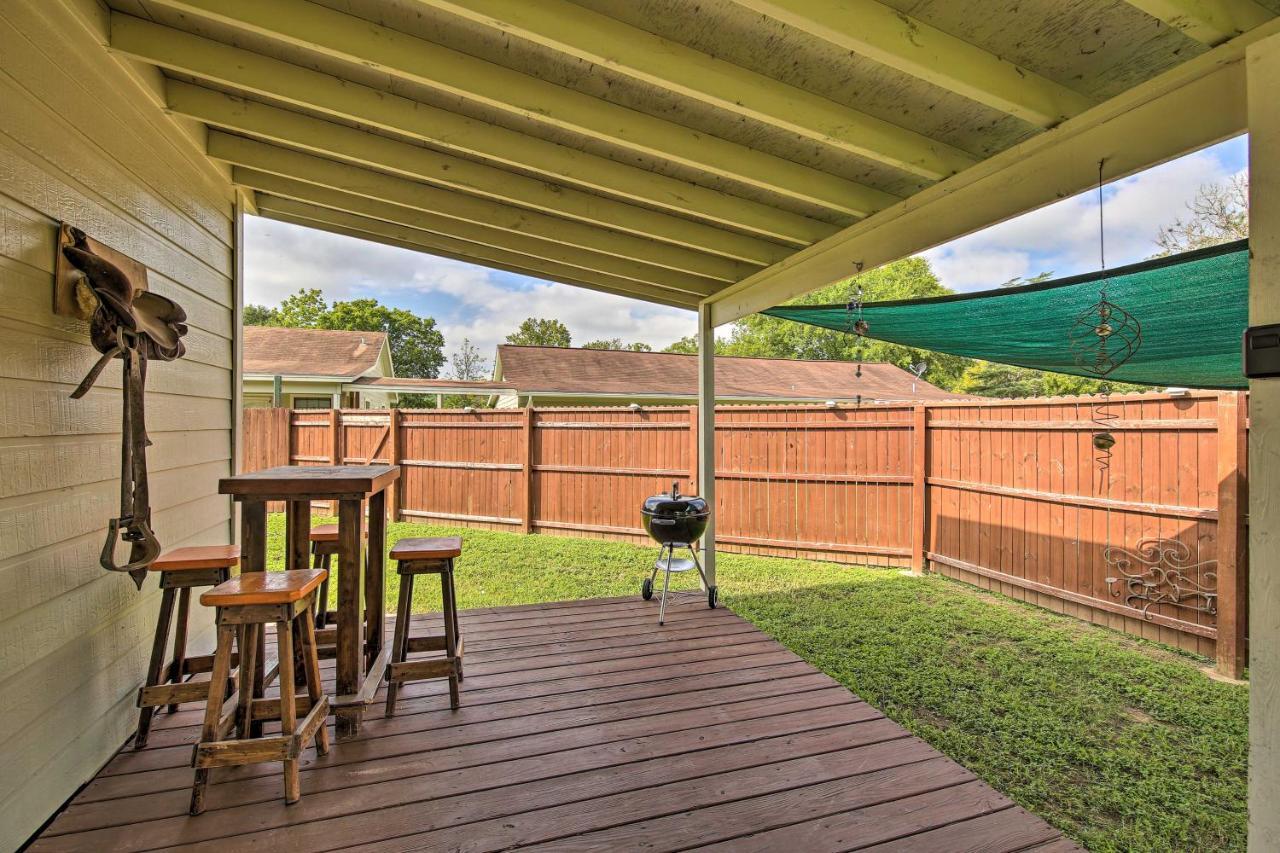 Pet-Friendly Canyon Lake Studio Fish, Boat, Relax Exterior photo